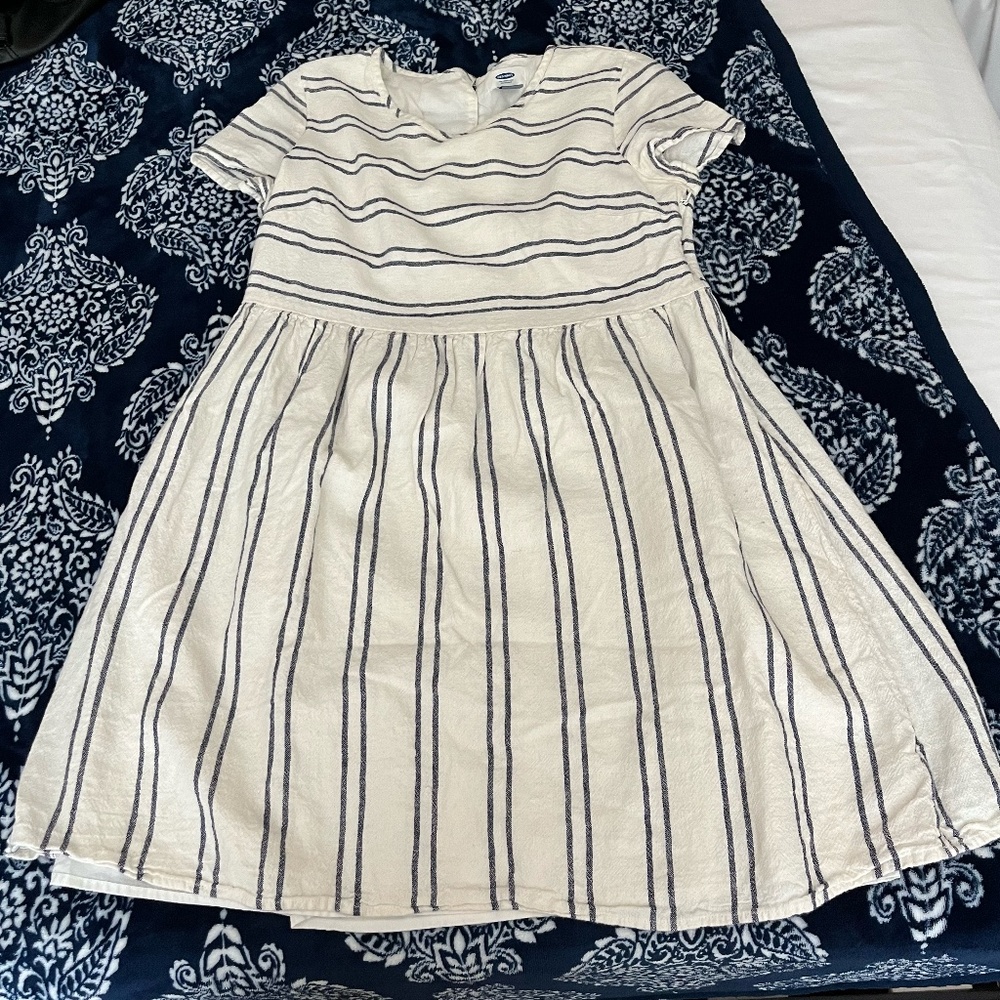Old Navy off-white and blue double-striped half-sleeve stress
